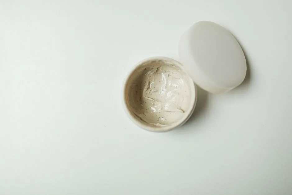 矿物油护肤示意图：Mineral Oil封闭保湿与痘肌适用性