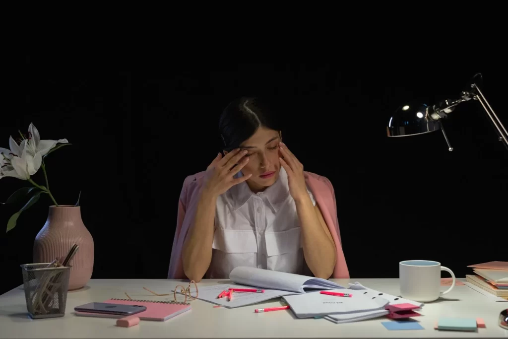 成人痘反复：上班族压力睡眠