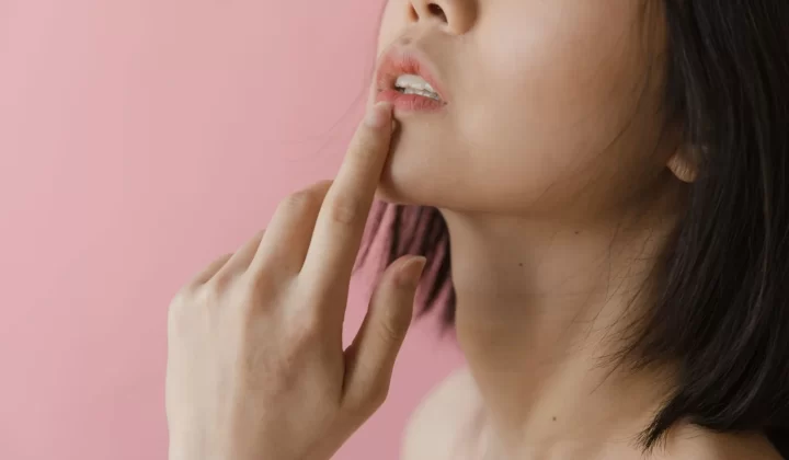 局部硬痘人中下巴护理