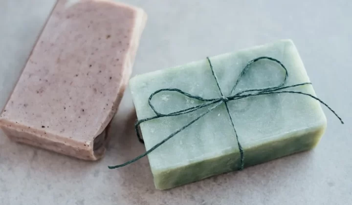 green and brown sliced cheese