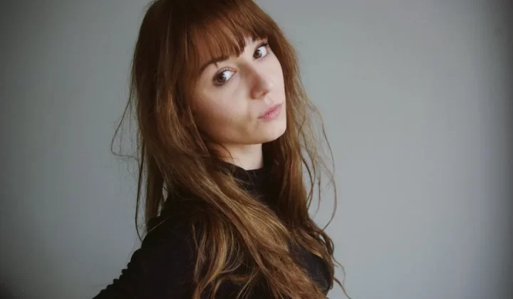 women wearing a black shirt close-up photography