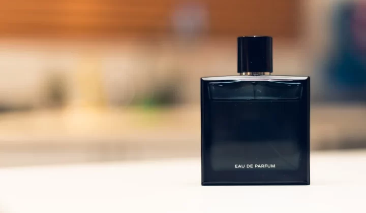 selective focus photography of eau de parfum bottle