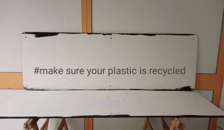 a sign that says make sure your plastic is recycled